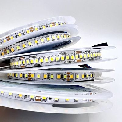 Smd 2835 λουρίδα 120leds/M των διευθετήσιμων χρώματος οδηγήσεων θερμοκρασίας πλάτος PCB 8mm